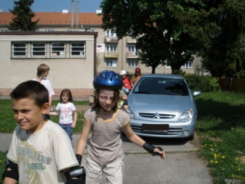 Nebezpečná prekážka na chodníku