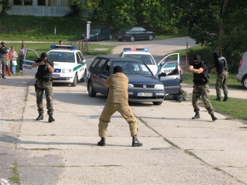 Polícia deťom (10. 9. 2009 v areáli  ATC Dubník)
