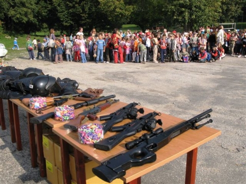 Polícia deťom (10. 9. 2009 v areáli  ATC Dubník)