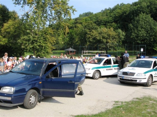 Polícia deťom (10. 9. 2009 v areáli  ATC Dubník)