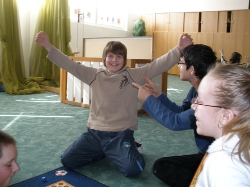 Radosť víťaza po hodinovom finále v človeče