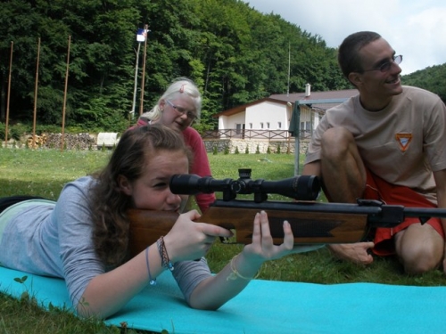 strielali z pušky...