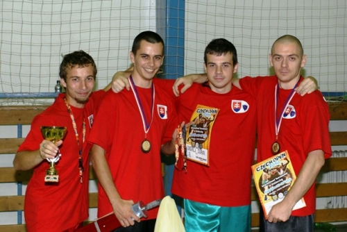 A to už sú naši so svojimi trofejami