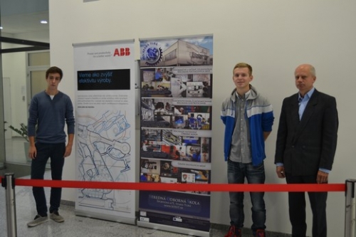 Žiaci SOŠ Stará Turá sa učia programovať roboty ABB