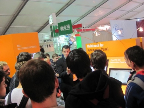 Žiaci SOŠ Stará Turá sa učia programovať roboty ABB