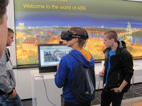 Žiaci SOŠ Stará Turá sa učia programovať roboty ABB