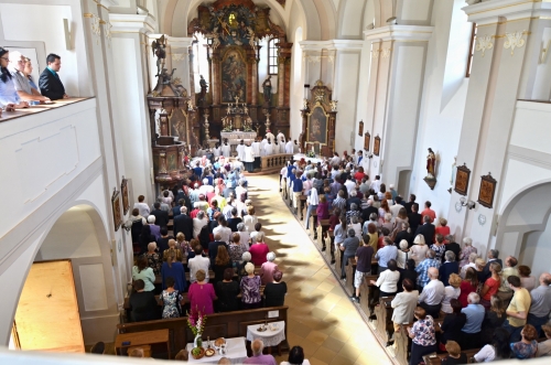 Arcibiskup Mons. Ján Orosch požehnal organ v Kostole Nanebovzatia Panny Márie v Starej Turej