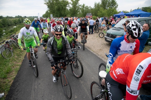 Slávnostné otvorenie prvých 13,4 km Vážskej cyklotrasy (autor: TSK)