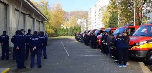 Odovzdávanie vozidiel Iveco Daily pre obce a mestá Trenčianskeho kraja