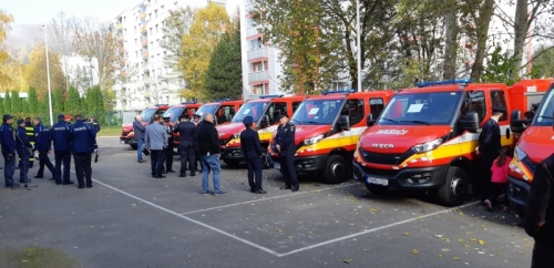 Odovzdávanie vozidiel Iveco Daily pre obce a mestá Trenčianskeho kraja