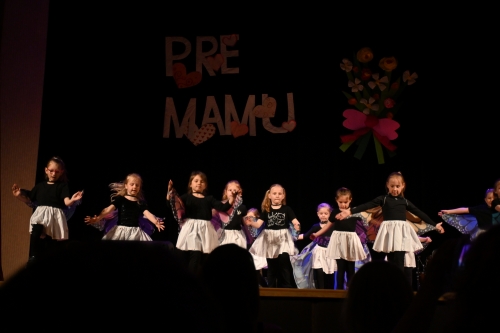 Láska k mamám na javisku – Stará Turá oslávila Deň matiek