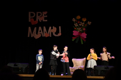Láska k mamám na javisku – Stará Turá oslávila Deň matiek
