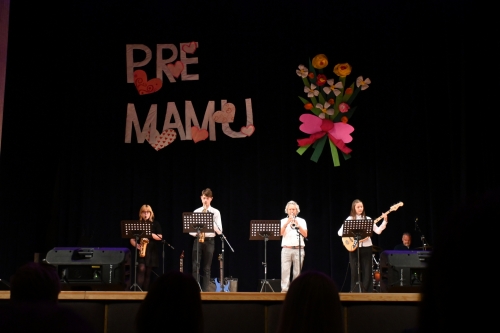 Láska k mamám na javisku – Stará Turá oslávila Deň matiek