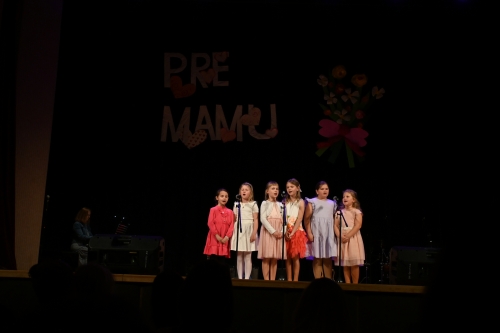 Láska k mamám na javisku – Stará Turá oslávila Deň matiek