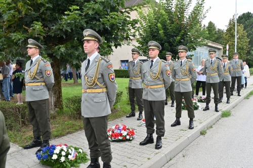 Slávnostné odhalenie pamätníka M. R. Štefánika v Starej Turej
