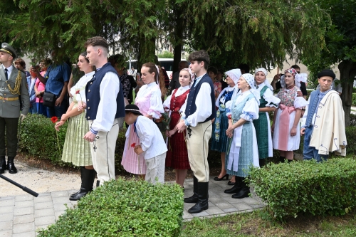 Slávnostné odhalenie pamätníka M. R. Štefánika v Starej Turej