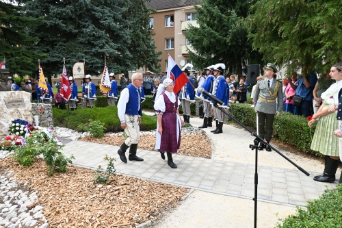Slávnostné odhalenie pamätníka M. R. Štefánika v Starej Turej