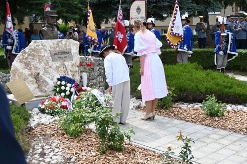 Slávnostné odhalenie pamätníka M. R. Štefánika v Starej Turej