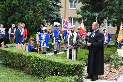 Slávnostné odhalenie pamätníka M. R. Štefánika v Starej Turej