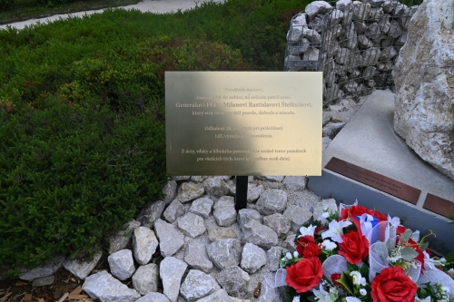 Slávnostné odhalenie pamätníka M. R. Štefánika v Starej Turej