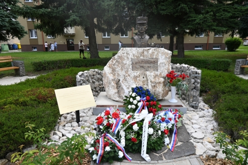 Slávnostné odhalenie pamätníka M. R. Štefánika v Starej Turej