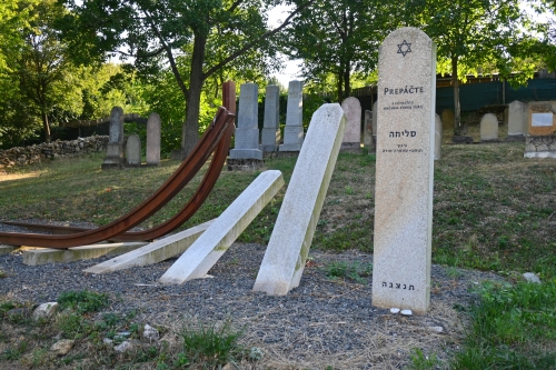 Židovský cintorín v Starej Turej miestom pietnej spomienky na obete holokaustu
