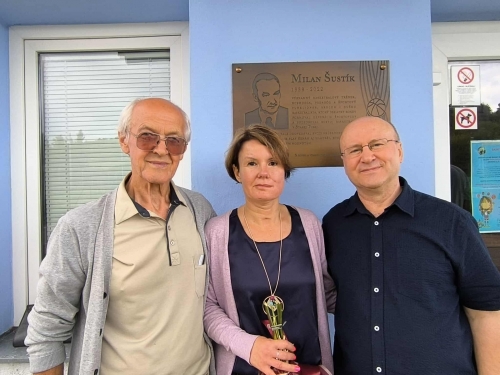 Slávnostné odhalenie pamätnej tabule a premenovanie športovej haly na Športovú halu Milana Šustíka
