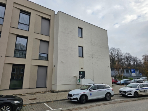 Mesto Stará Turá má verejne prístupný automatický externý defibrilátor (AED)