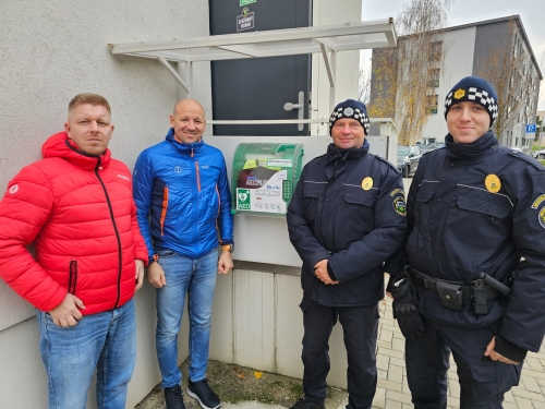 Mesto Stará Turá má verejne prístupný automatický externý defibrilátor (AED)