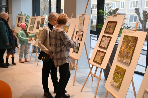 Výstava obrazov z Ateliéru ALT prináša radosť z tvorby