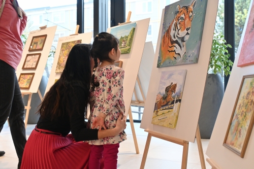 Výstava obrazov z Ateliéru ALT prináša radosť z tvorby