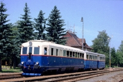 Motorový vozeň M 274.004 „Modrý šíp“ s prívesným vozňom rady Calm