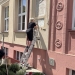 Obnovená pamätná tabuľa venovaná umučeným učiteľom