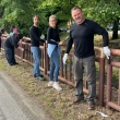 NATRIME TO ZÁBRADLIU PRI POTOKU! – Dobrovoľníci v Starej Turej skrášlili verejný priestor