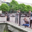 NATRIME TO ZÁBRADLIU PRI POTOKU! – Dobrovoľníci v Starej Turej skrášlili verejný priestor